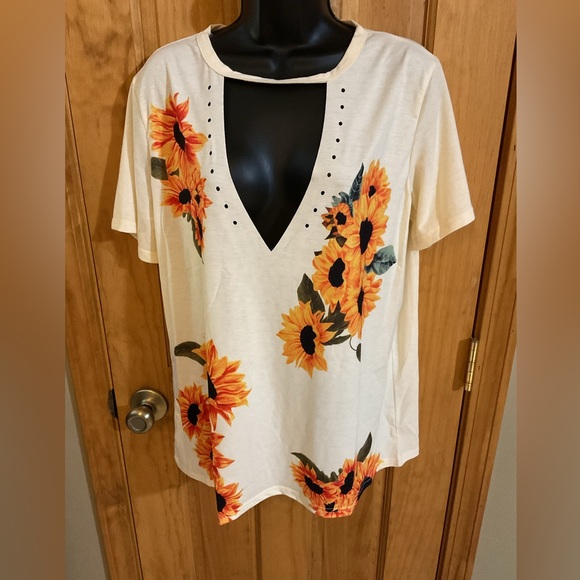 Tops - Boutique Sunflower Shirt